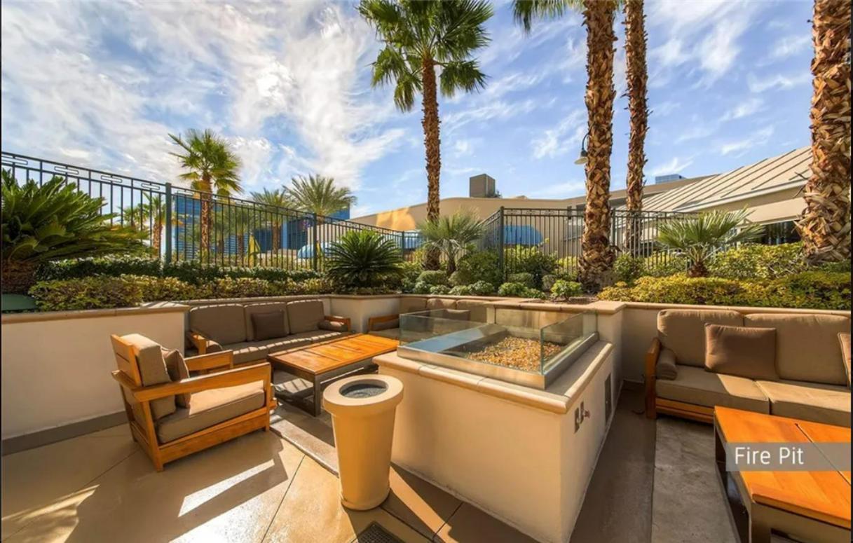 Signature Mgm Suite With Strip And Sphere View Las Vegas Luaran gambar