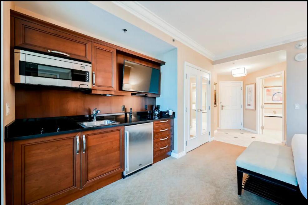Signature Mgm Suite With Strip And Sphere View Las Vegas Luaran gambar