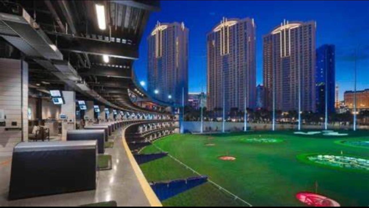 Signature Mgm Suite With Strip And Sphere View Las Vegas Luaran gambar