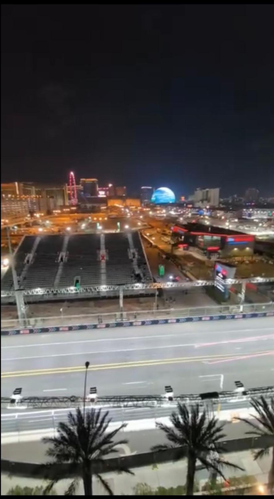 Signature Mgm Suite With Strip And Sphere View Las Vegas Luaran gambar