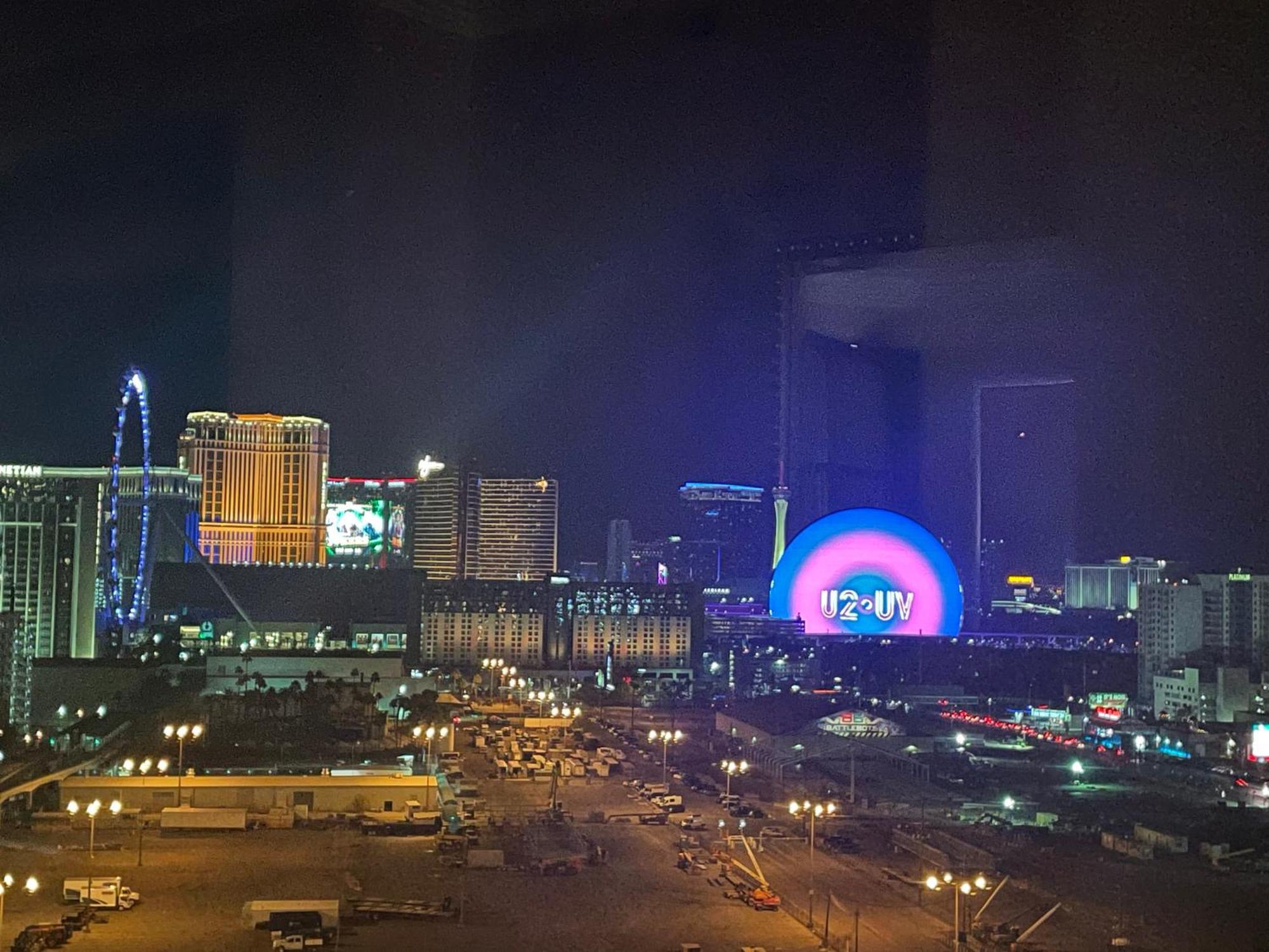Signature Mgm Suite With Strip And Sphere View Las Vegas Luaran gambar